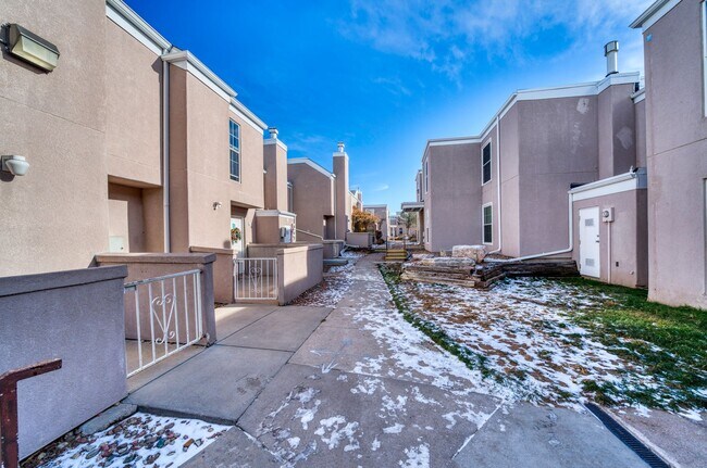 Building Photo - 3525 Rebecca Ln