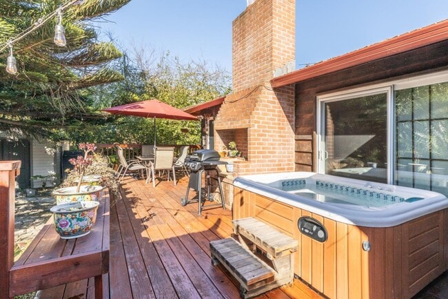 Building Photo - 530 Rockaway Beach Ave