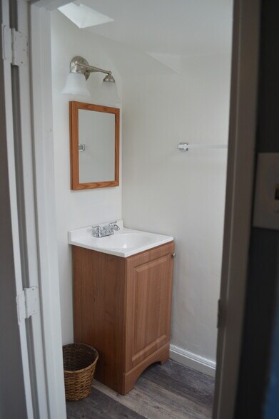 Building Photo - 430 S Holladay Dr