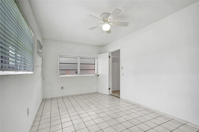 Building Photo - 877 W 33rd St