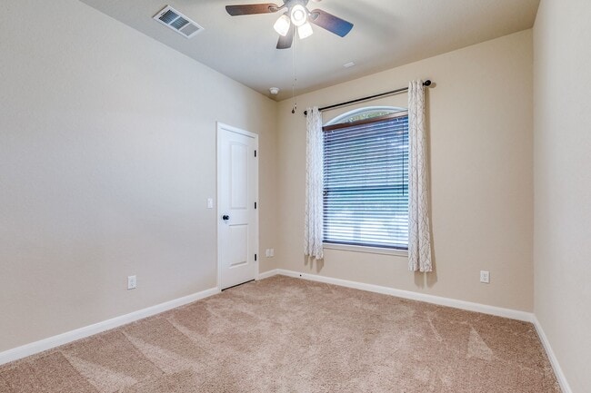 Building Photo - IMMACULATE 3bd/2ba/2gar/Office/Studay in Cobblestone Available NOW!