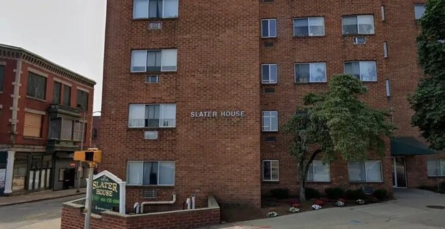 Building Photo - 10 Goff Ave