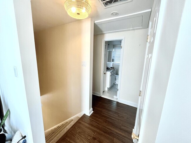 Building Photo - 301 N Harding Ave