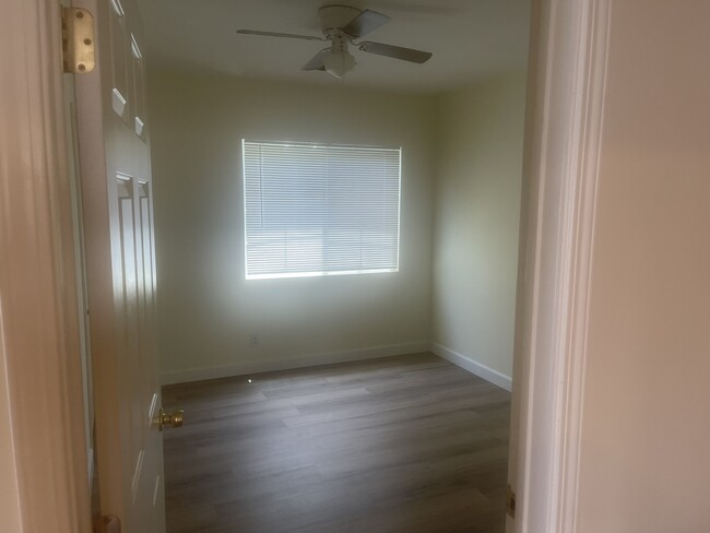 Building Photo - 5736 Willowcrest Ave