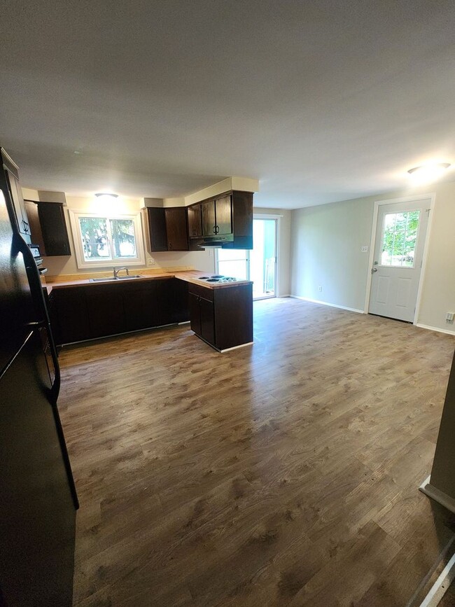 Building Photo - Now leasing for July 1st!