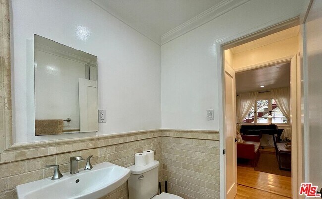 Building Photo - 1212 10th St