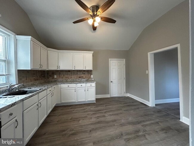 Building Photo - 448 Plum Alley