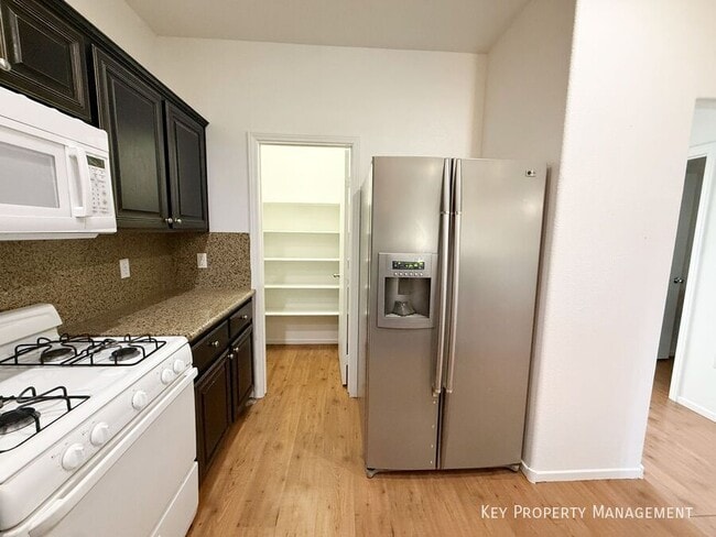 Building Photo - 5975 Barbosa Dr