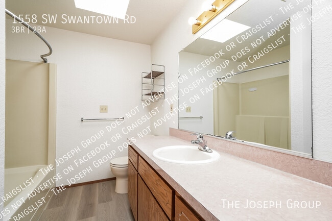 Building Photo - 1558 SW Swantown Rd