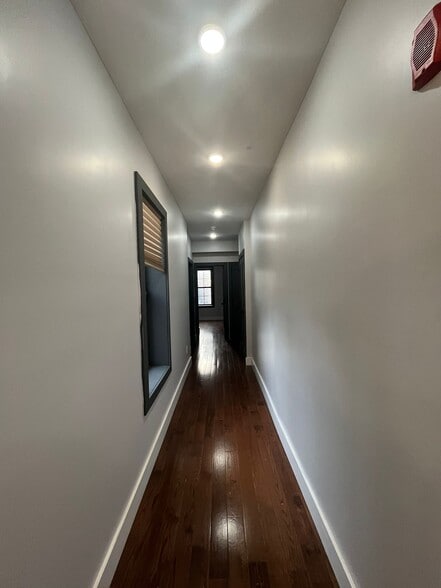 Building Photo - 63 Vroom St