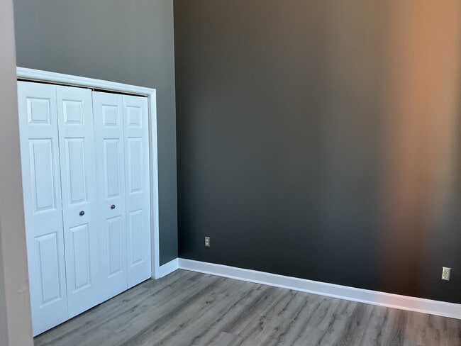 Building Photo - 201 S Hoskins Rd