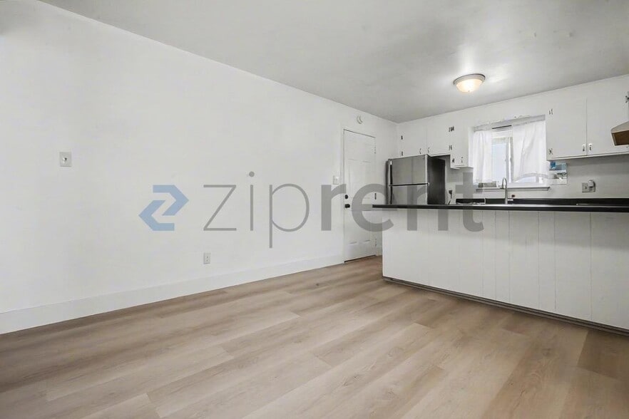 Building Photo - 2306 Ramon Dr