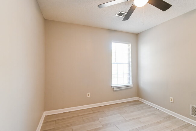 Building Photo - 8519 Cross Point Dr