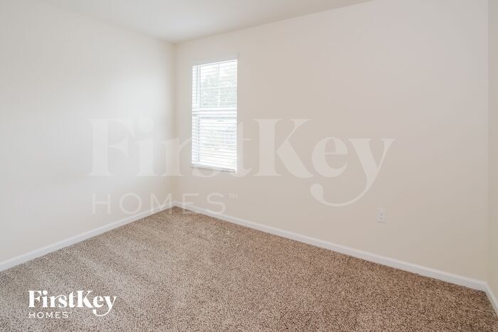 Building Photo - 5835 Calvary Dr