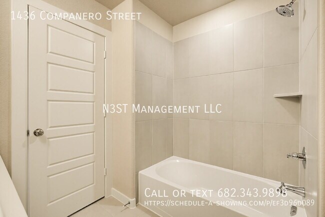 Building Photo - 1436 Companero St