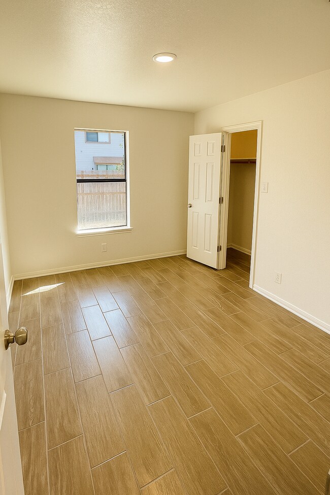 Building Photo - 5109 Daybreak Dr