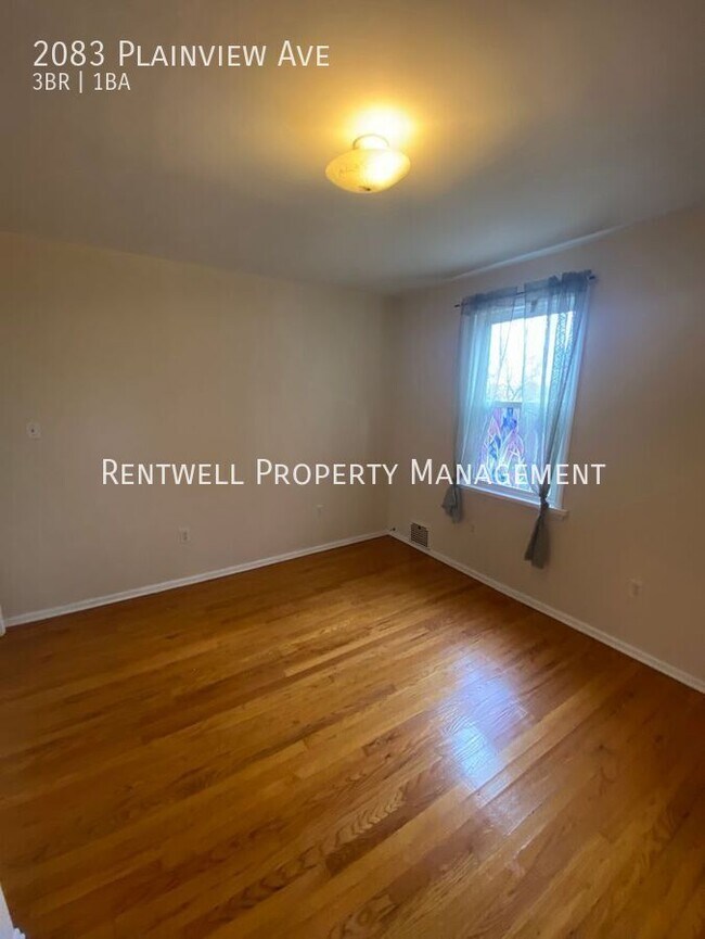 Building Photo - 2083 Plainview Ave