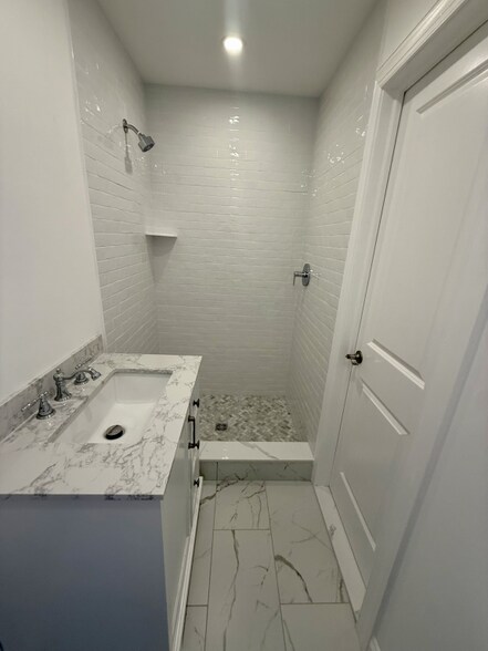 Building Photo - 71 Tiffany Dr