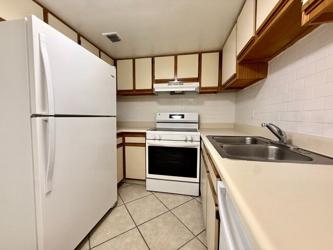 Building Photo - 4149 S Semoran Blvd