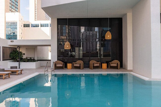 Building Photo - 225 N Miami Ave