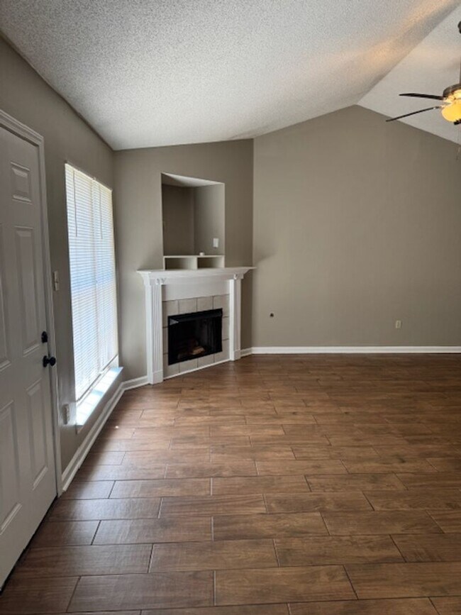 Building Photo - Renovated 3 Bedroom 2 Bath Home for Rent w...