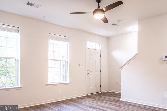 Building Photo - 3541 Woodlake Dr