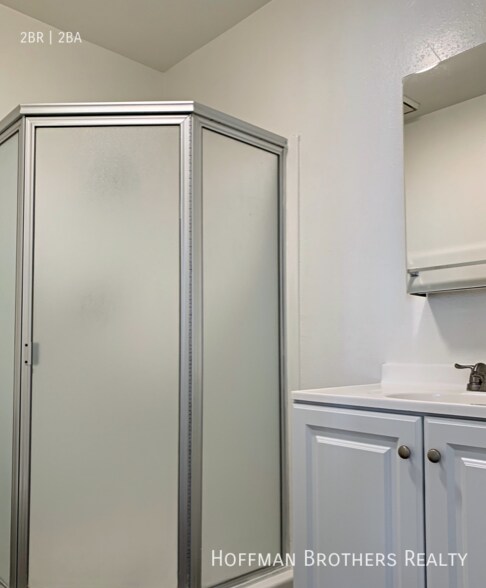 Building Photo - 1012 E Acacia Ave