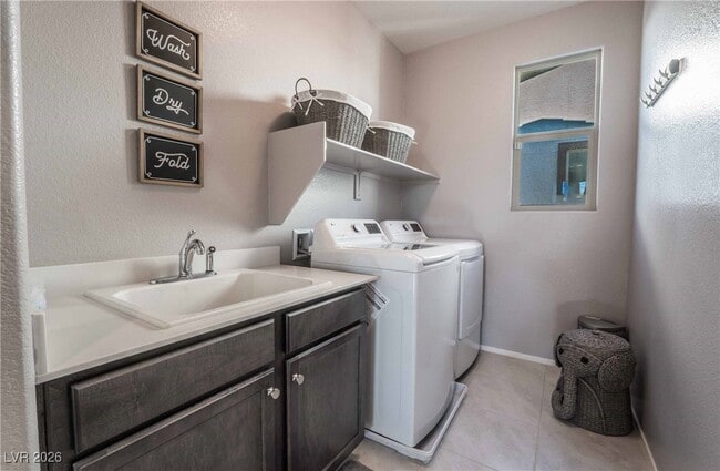 Building Photo - 1115 E Sunset Rd