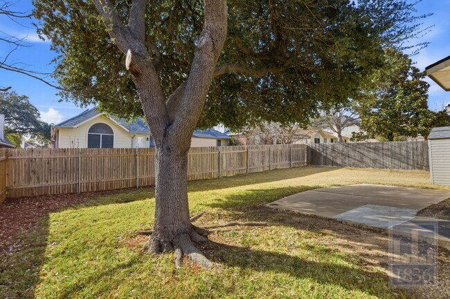 Building Photo - 1110 Water Birch