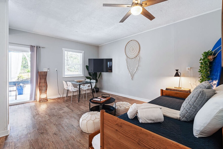 Building Photo - 120 Sherwood Ave