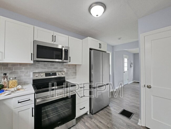 Building Photo - 315 S Southampton Ave