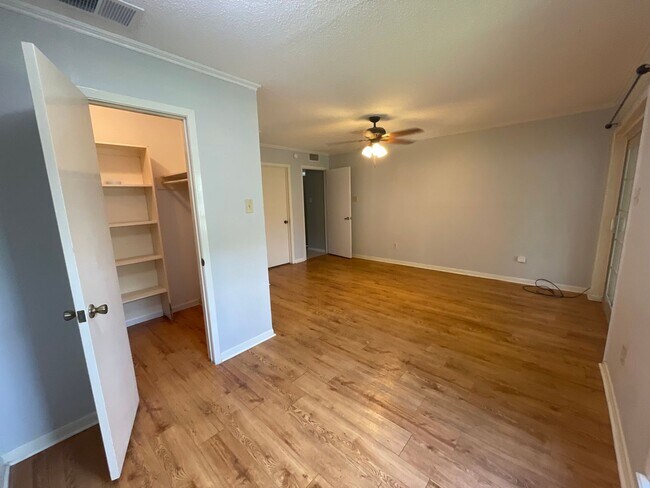 Building Photo - 4625 Vail St