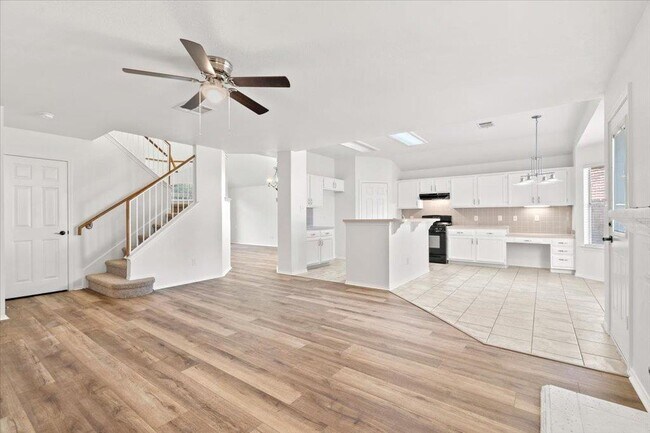Building Photo - 15423 Quinley Dr