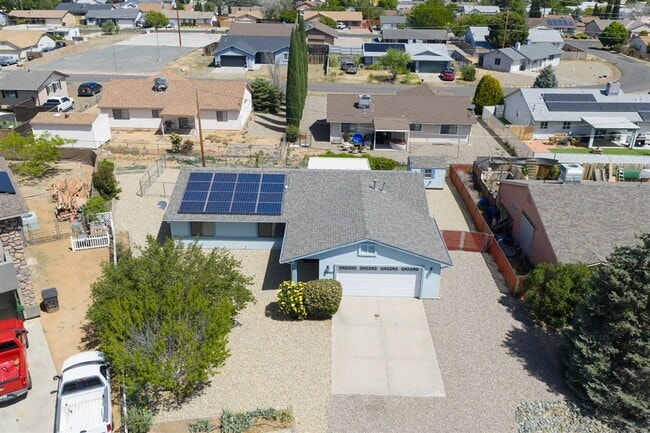 Building Photo - Home With 2 En-Suite Bedrooms in Prescott Valley