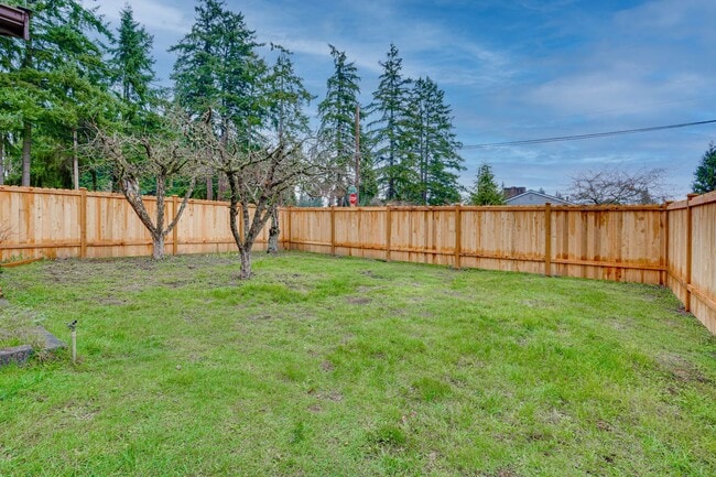 Building Photo - Edmonds 3 Bedroom, 1 Bathroom Mid-Century ...