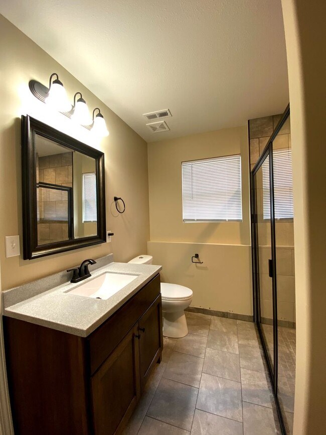 Building Photo - $1,650 - 3Bd, 3Bth, Home