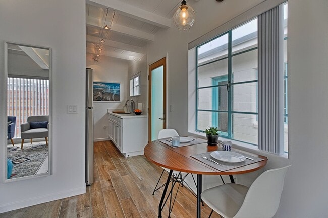 Building Photo - 1076S - Seaward Beach Modern Bungalows