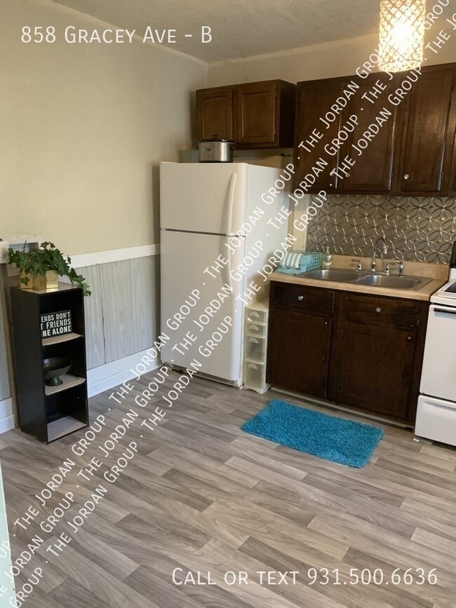 Building Photo - 858 Gracey Ave