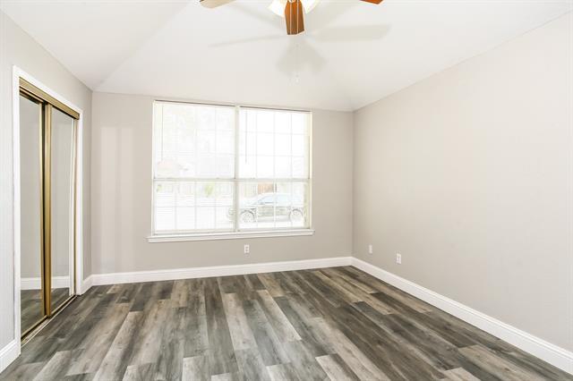 Building Photo - 8102 Lake Bend Dr