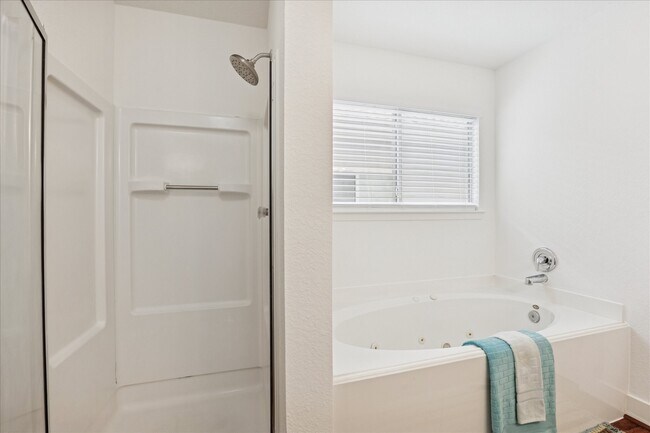 Building Photo - 10727 Cobblecreek Way