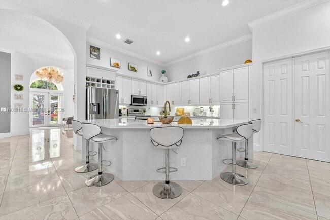 Building Photo - 6313 Paradise Cove