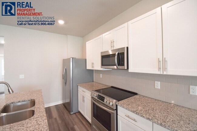 Building Photo - Beautiful 3 bedroom+loft townhome with an attached garage! Triple Blackman schools