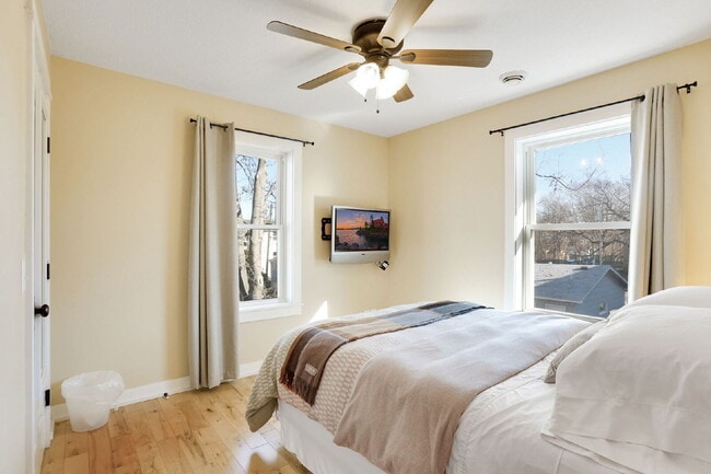 Building Photo - Charming 5-Bed Home with Hardwood Elegance in Minneapolis