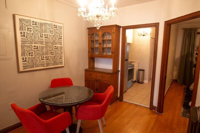 Building Photo - Office