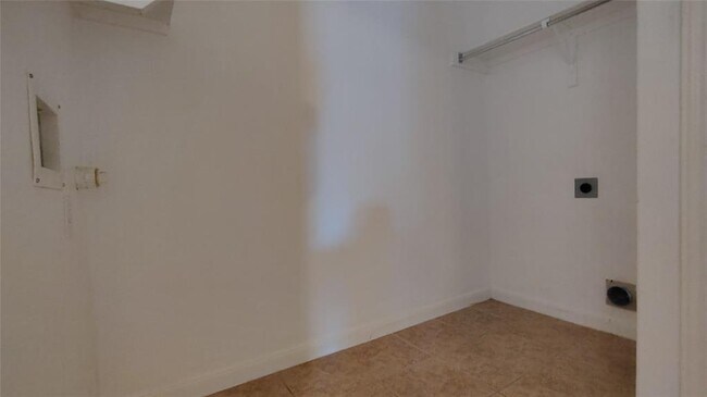 Building Photo - 718 Adler Falls Ln