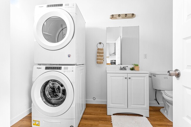 Building Photo - 2023 Salam Lp