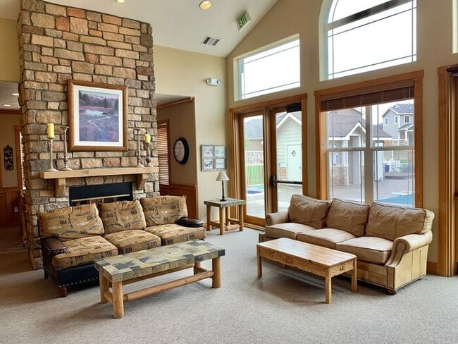 Building Photo - West Greeley Townhome with Garage!