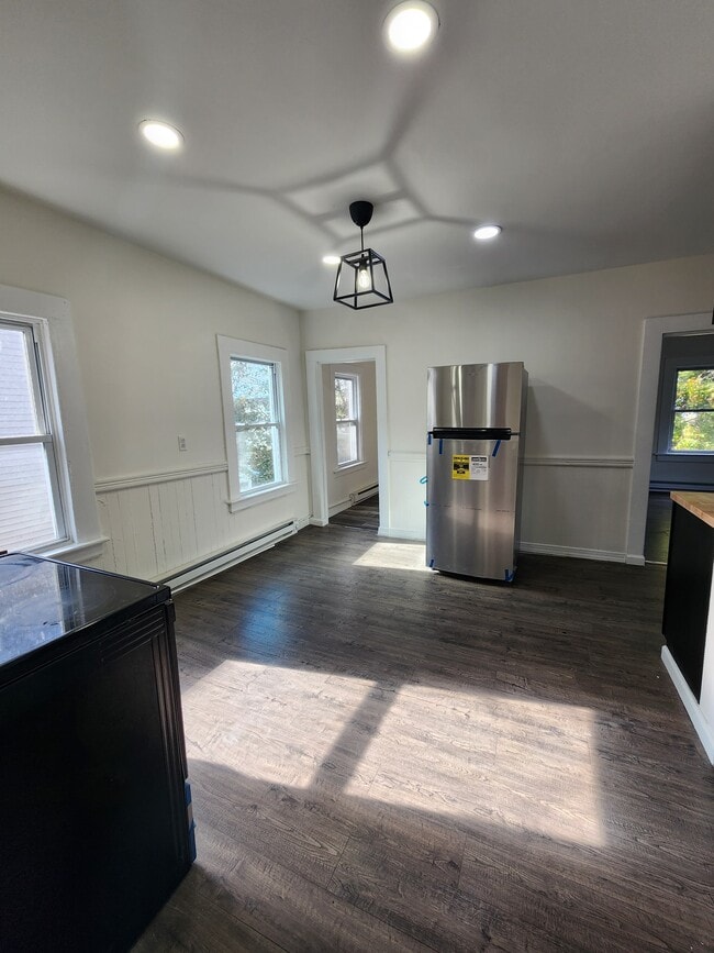 Building Photo - 135 Willow St