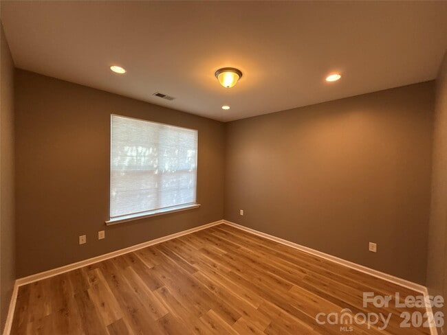 Building Photo - 5818 Glenmore Garden Dr