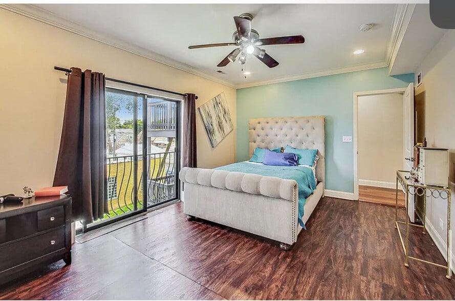 Owner Suite - 8145 S Prairie Ave